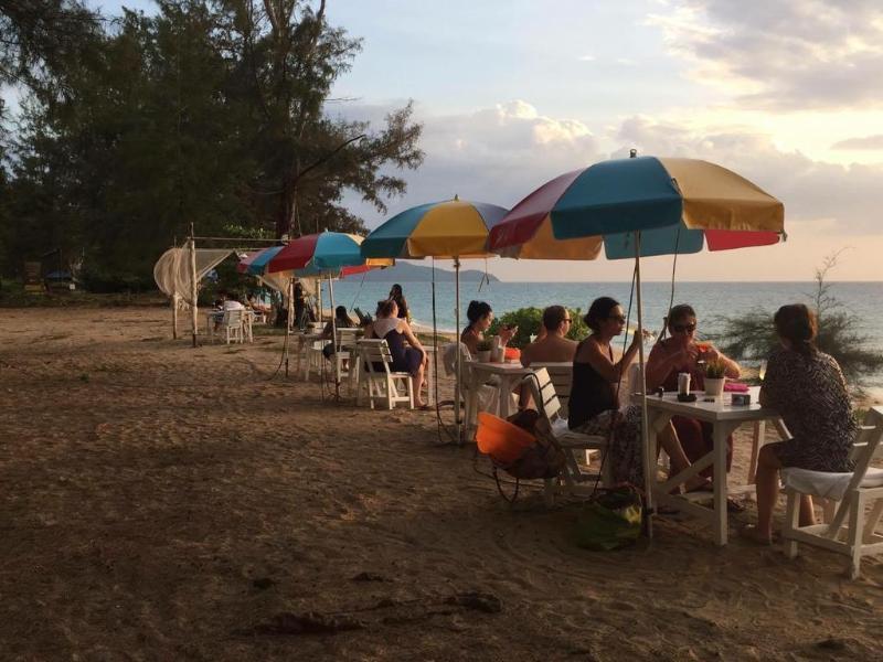 Micky Monkey Beach At Maikhao Beach Hotel Mai Khao Luaran gambar